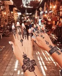 Viajes de Fin de Curso para estudiantes a Marruecos 7 Tatuajes de henna para estudiantes a Marruecos