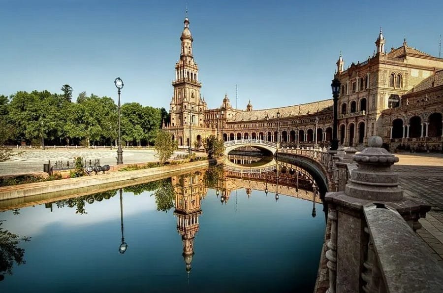 Viajar a Marruecos desde Sevilla: La Ciudad