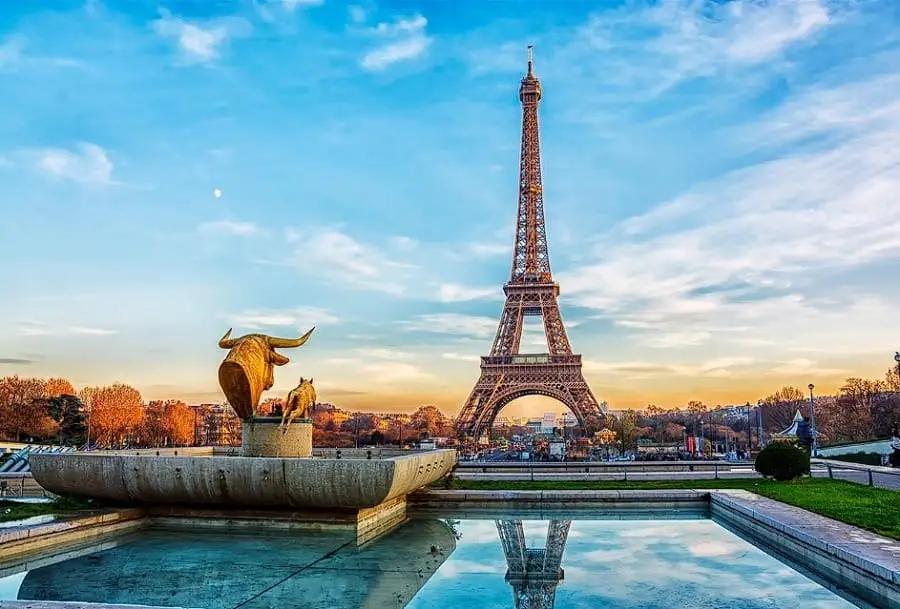 Viajar a Marruecos desde Colombia, aventura asegurada 41 Visitar la torre Eiffel al viajar a Marruecos desde Colombia