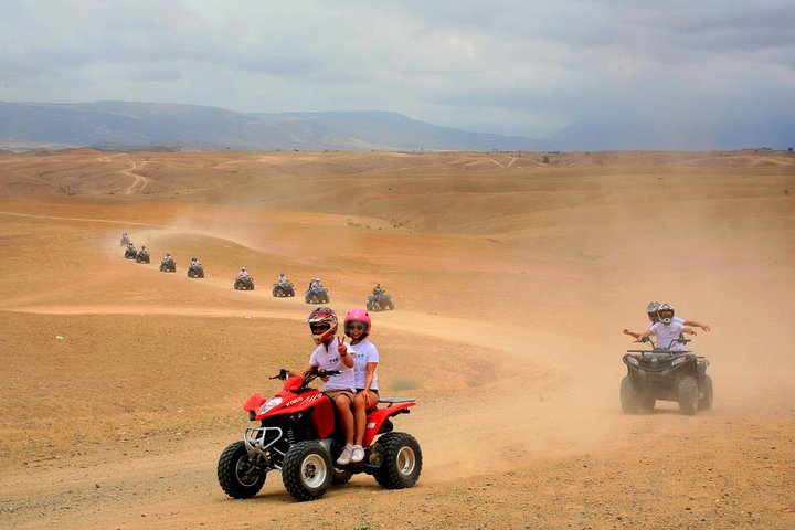 ¿Merece la pena visitar el desierto de Agafay? Guía cerca de Marrakech 3 excursion agafay quads